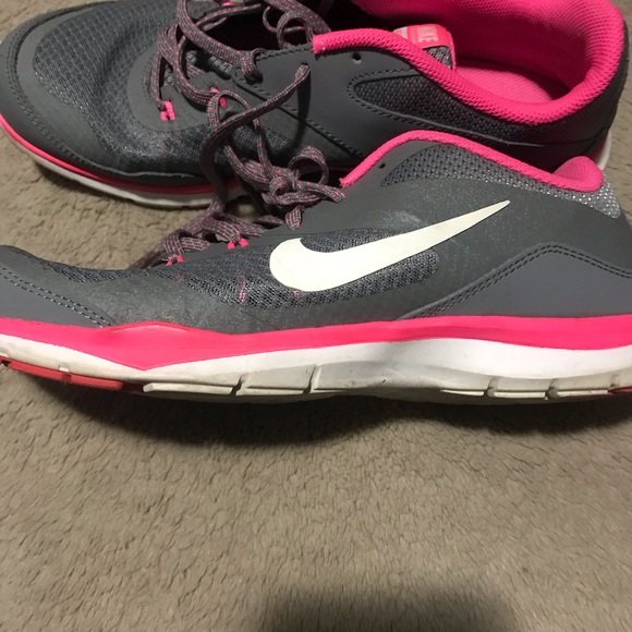 Nike Women's Flex TR5 Training Shoes - Gray and Pink - Picture 3 of 3